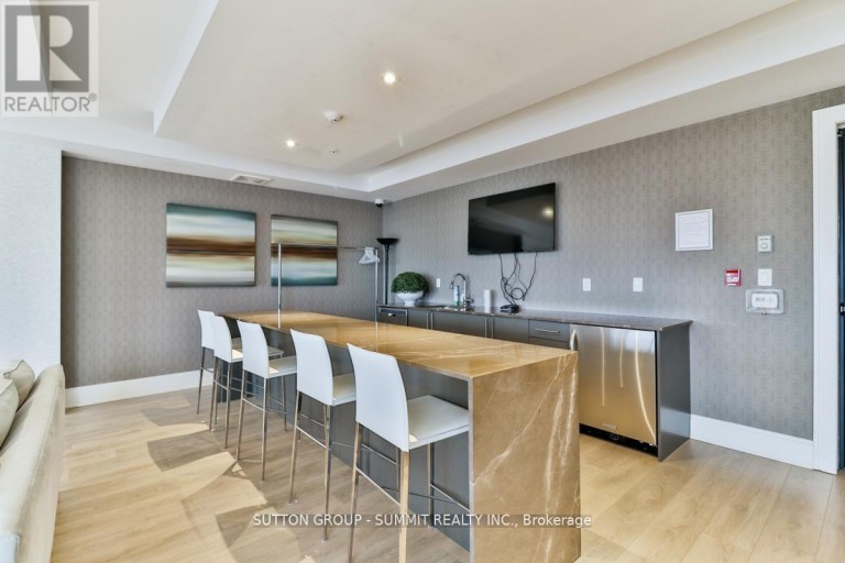 124 - 128 GARDEN DRIVE, Oakville (CO Central), Ontario, L6K2W5