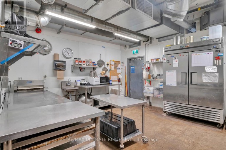 3320 KEELE STREET, Toronto (Downsview-Roding-CFB), Ontario, M3M2H7