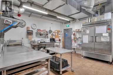 3320 KEELE STREET Toronto (Downsview-Roding-CFB) Ontario photo 12