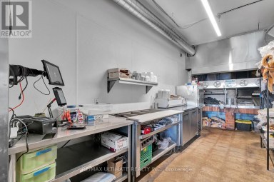 3320 KEELE STREET Toronto (Downsview-Roding-CFB) Ontario photo 4