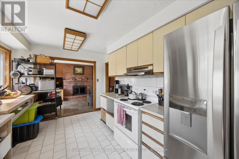 458 CHESTER AVENUE, Newmarket (Bristol-London), Ontario, L3Y6R7