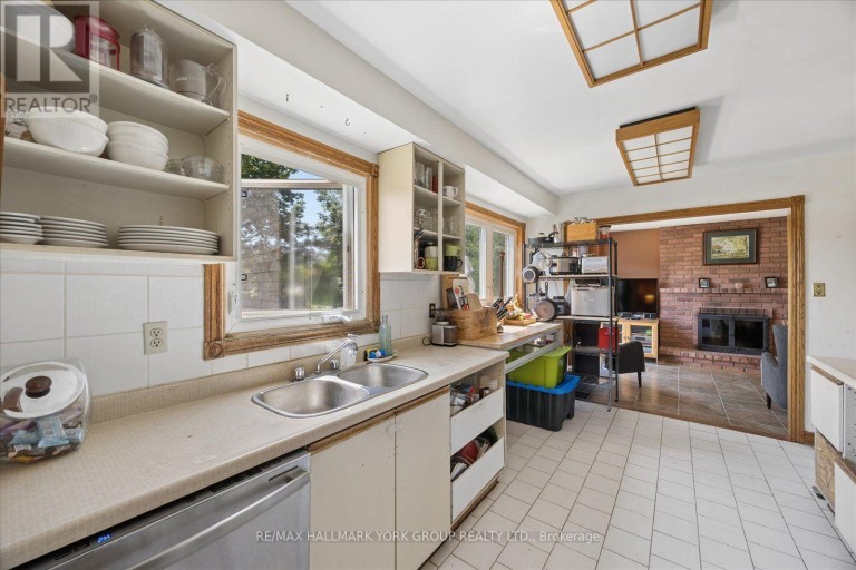 458 CHESTER AVENUE, Newmarket (Bristol-London), Ontario, L3Y6R7