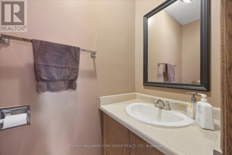 458 CHESTER AVENUE, Newmarket (Bristol-London), Ontario, L3Y6R7