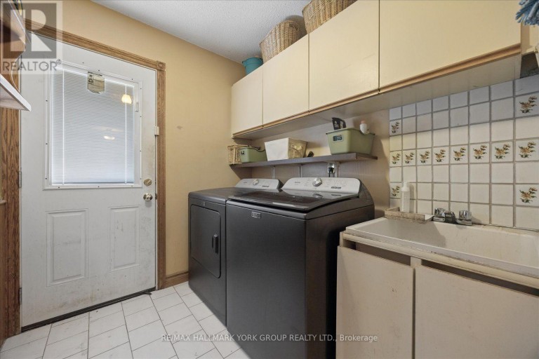 458 CHESTER AVENUE, Newmarket (Bristol-London), Ontario, L3Y6R7