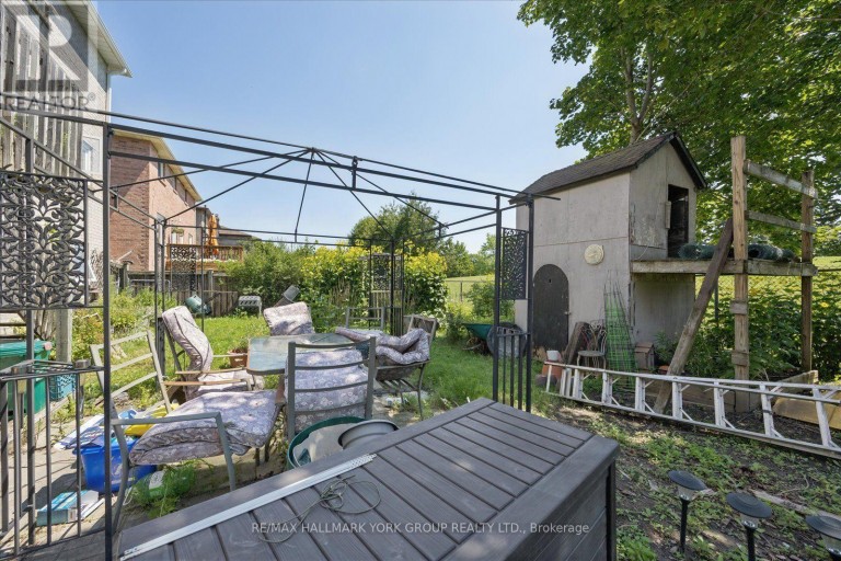 458 CHESTER AVENUE, Newmarket (Bristol-London), Ontario, L3Y6R7