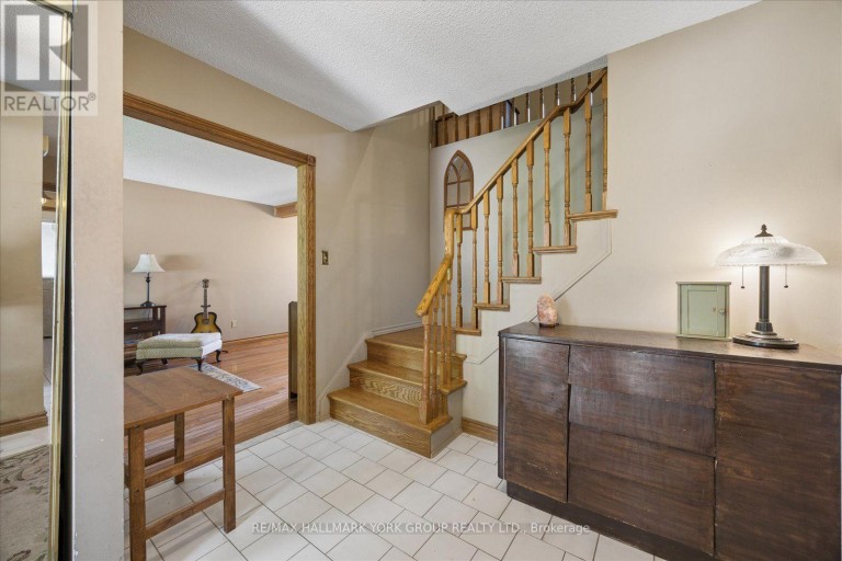 458 CHESTER AVENUE, Newmarket (Bristol-London), Ontario, L3Y6R7