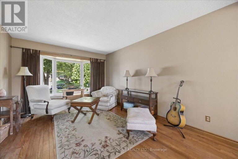 458 CHESTER AVENUE, Newmarket (Bristol-London), Ontario, L3Y6R7