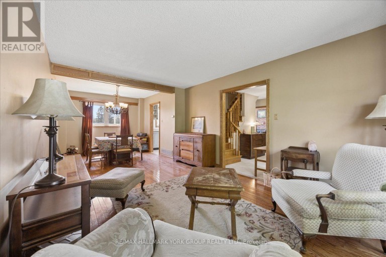 458 CHESTER AVENUE, Newmarket (Bristol-London), Ontario, L3Y6R7