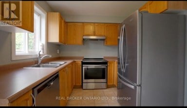 176 THRUSHWOOD DRIVE Barrie (400 West) Ontario photo 4