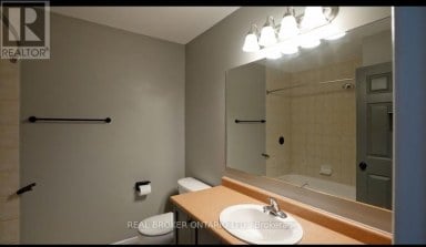 176 THRUSHWOOD DRIVE Barrie (400 West) Ontario photo 8