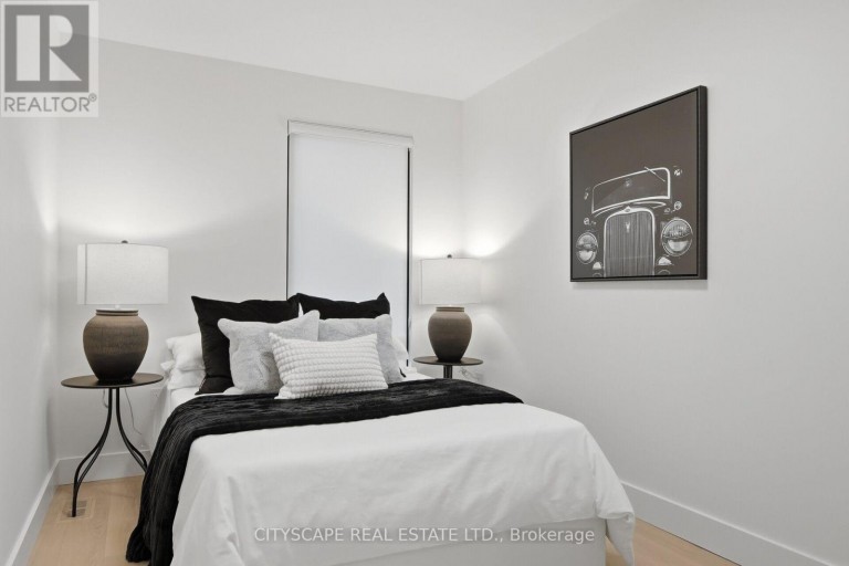 10A HOLMSTEAD AVENUE, Toronto (O'Connor-Parkview), Ontario, M4B1T1