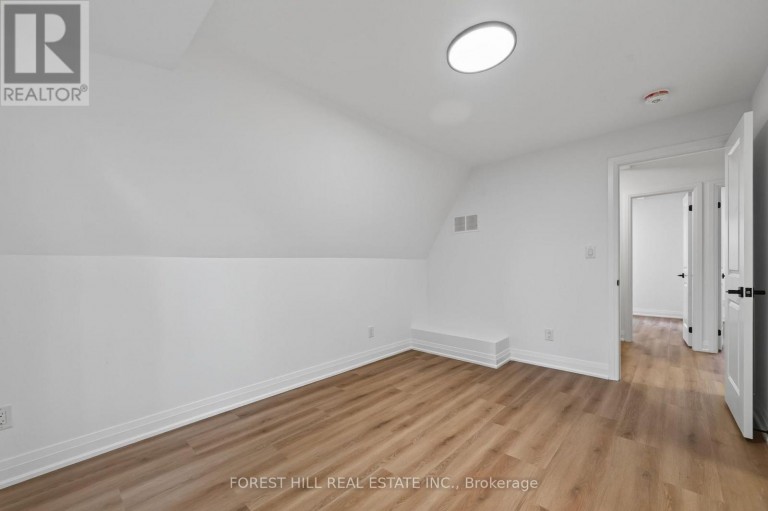 R - GARDEN - 221 CHURCHILL AVENUE, Toronto (Willowdale West), Ontario, M2N1X6