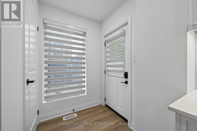 R - GARDEN - 221 CHURCHILL AVENUE, Toronto (Willowdale West), Ontario, M2N1X6