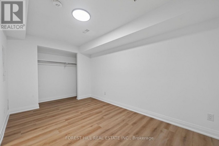 R - GARDEN - 221 CHURCHILL AVENUE, Toronto (Willowdale West), Ontario, M2N1X6