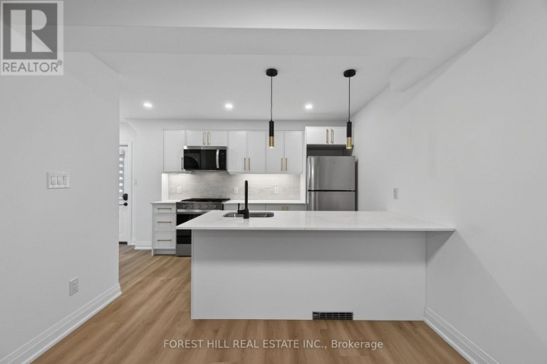 R - GARDEN - 221 CHURCHILL AVENUE, Toronto (Willowdale West), Ontario, M2N1X6