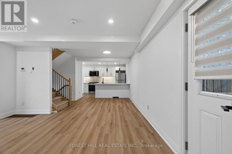 R - GARDEN - 221 CHURCHILL AVENUE, Toronto (Willowdale West), Ontario, M2N1X6