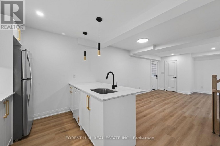 R - GARDEN - 221 CHURCHILL AVENUE, Toronto (Willowdale West), Ontario, M2N1X6