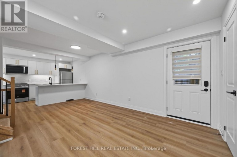 R - GARDEN - 221 CHURCHILL AVENUE, Toronto (Willowdale West), Ontario, M2N1X6
