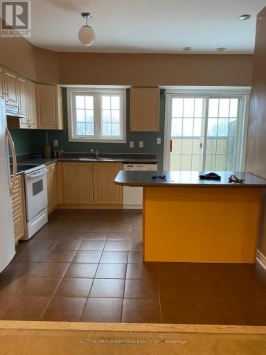 12 - 1250 ST. MARTINS DRIVE W, Pickering (Bay Ridges), Ontario, L1W0A2