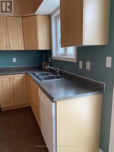12 - 1250 ST. MARTINS DRIVE W, Pickering (Bay Ridges), Ontario, L1W0A2