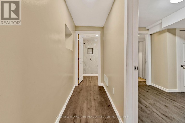 5 RUTHERFORD AVENUE, Toronto (Mount Dennis), Ontario, M6M2C5