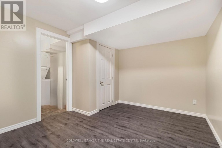 5 RUTHERFORD AVENUE, Toronto (Mount Dennis), Ontario, M6M2C5