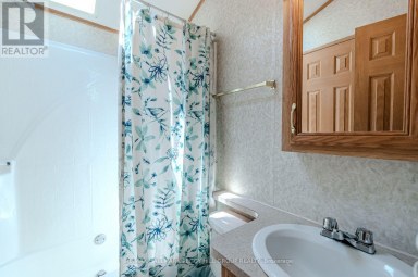 13 HURON CIRCLE Wasaga Beach Ontario photo 9