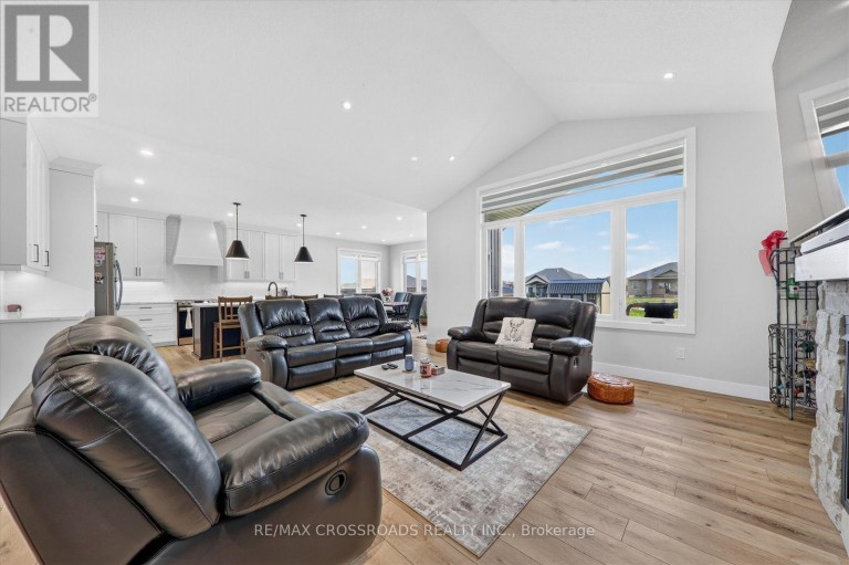11 MCTAVISH CRESCENT, Huron-Kinloss, Ontario, N0G2R0