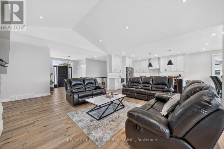 11 MCTAVISH CRESCENT, Huron-Kinloss, Ontario, N0G2R0