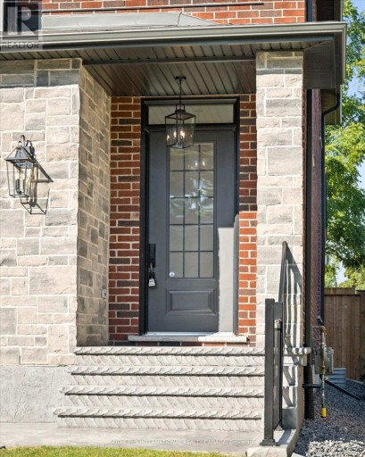 17 AVONDALE AVENUE S, Waterloo, Ontario, N2L2B5