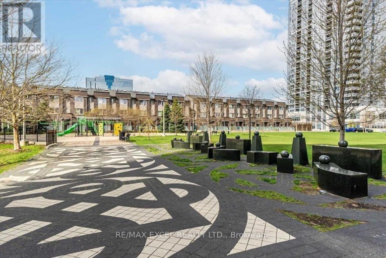 1806 - 151 VILLAGE GREEN SQUARE, Toronto (Agincourt South-Malvern West), Ontario, M1S0K5
