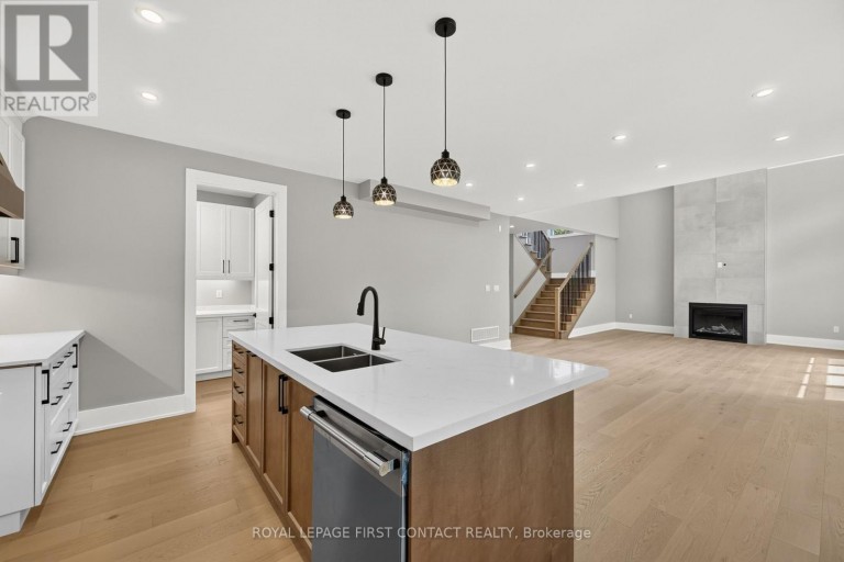 UPPER - 929 7TH LINE, Innisfil (Alcona), Ontario, L9S4G1