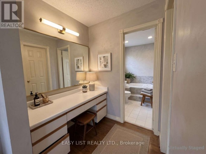 208 ANASTASIA TERRACE, Mississauga (Cooksville), Ontario, L5B3A6