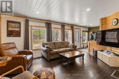 1001 ENGLISH CIRCLE Highlands East (Glamorgan) Ontario photo 3