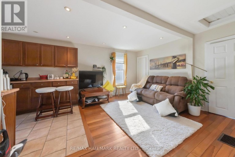 25 NORWOOD TERRACE, Toronto (East End-Danforth), Ontario, M4E2H2