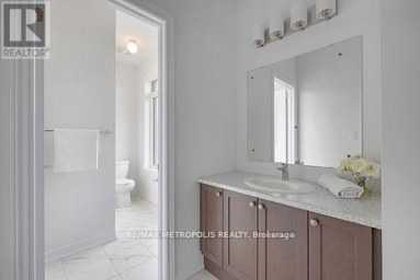 2048 CHRIS MASON STREET Oshawa (Kedron) Ontario photo 5