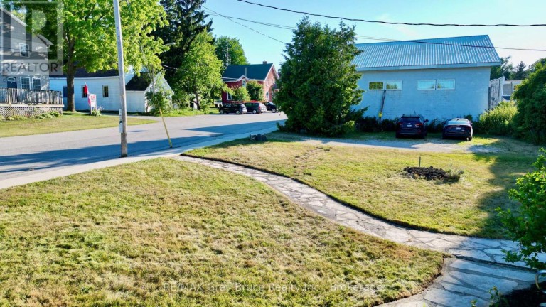 4 MILL STREET, Northern Bruce Peninsula, Ontario, N0H1W0