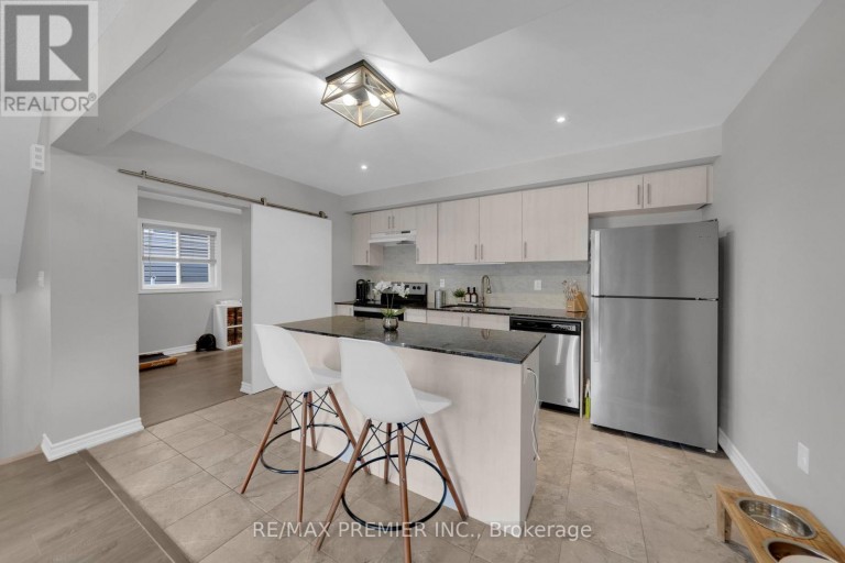 48 ANDEAN LANE, Barrie, Ontario, L9J0B1