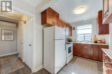 UPPER - 225 WOODVILLE AVENUE Toronto (East York) Ontario photo 11