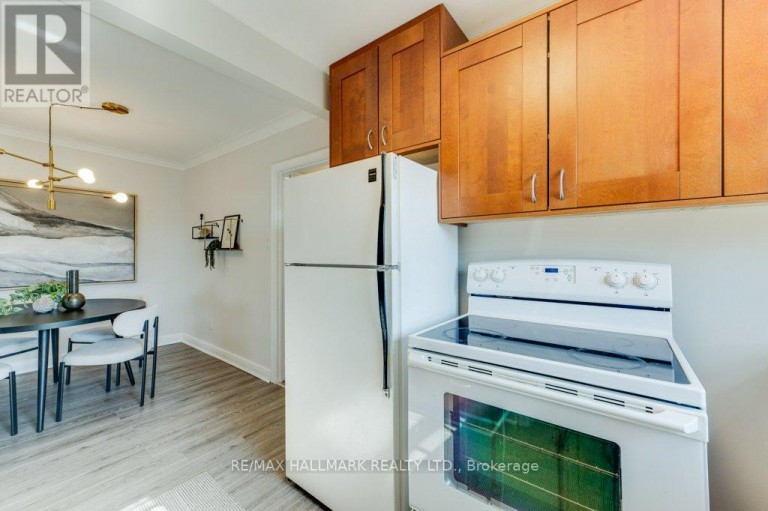 UPPER - 225 WOODVILLE AVENUE, Toronto (East York), Ontario, M4J2R4