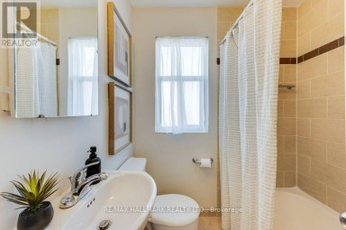 UPPER - 225 WOODVILLE AVENUE Toronto (East York) Ontario photo 18