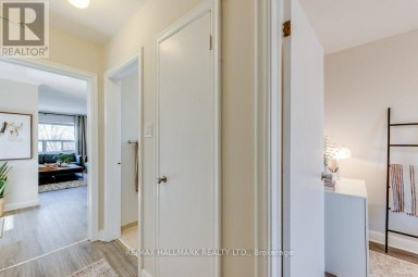 UPPER - 225 WOODVILLE AVENUE Toronto (East York) Ontario photo 22