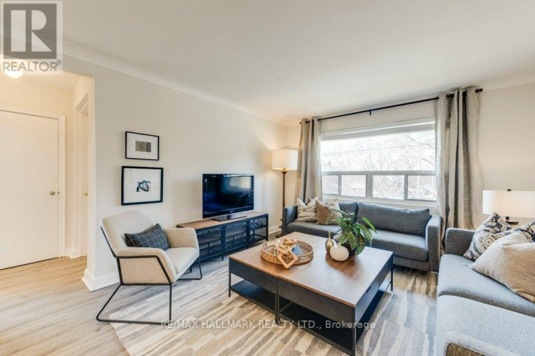 UPPER - 225 WOODVILLE AVENUE, Toronto (East York), Ontario, M4J2R4