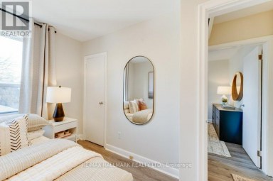 UPPER - 225 WOODVILLE AVENUE Toronto (East York) Ontario photo 32