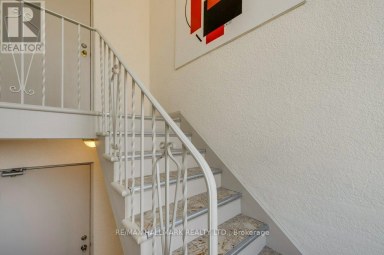 UPPER - 225 WOODVILLE AVENUE Toronto (East York) Ontario photo 36