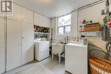 UPPER - 225 WOODVILLE AVENUE Toronto (East York) Ontario photo 38