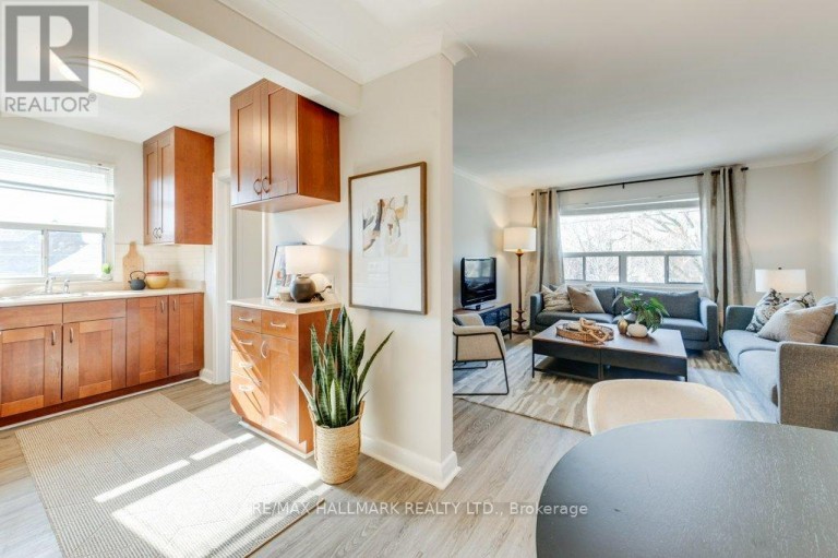 UPPER - 225 WOODVILLE AVENUE, Toronto (East York), Ontario, M4J2R4
