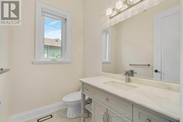 49 KENTON DRIVE, Toronto (Newtonbrook West), Ontario, M2R2H9
