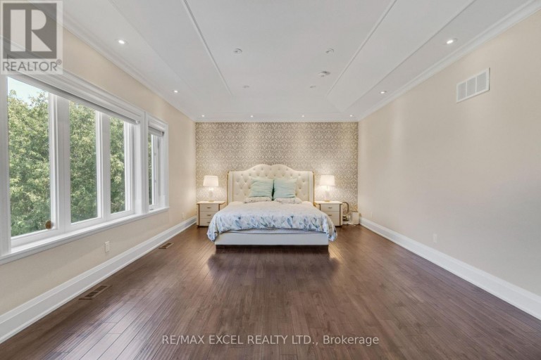 49 KENTON DRIVE, Toronto (Newtonbrook West), Ontario, M2R2H9