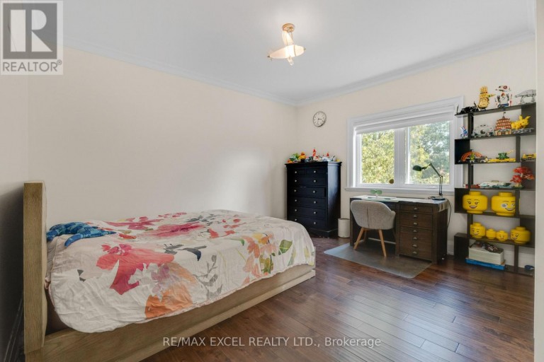 49 KENTON DRIVE, Toronto (Newtonbrook West), Ontario, M2R2H9